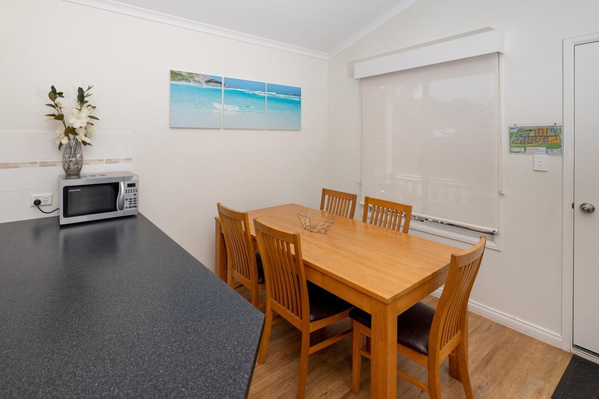 Big4 Emu Beach Holiday Park Albany Room photo