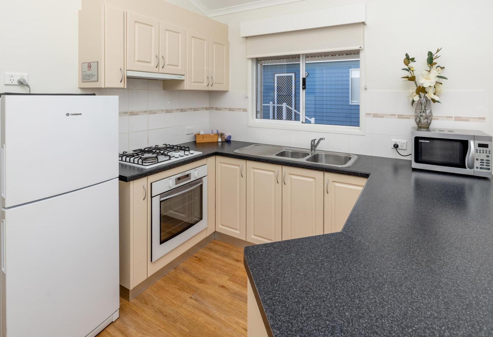 Big4 Emu Beach Holiday Park Albany Room photo